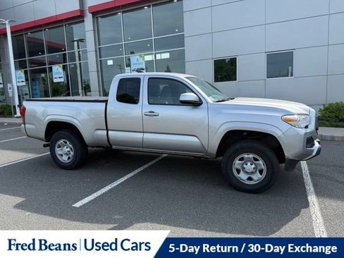 Certified 2023 Toyota Tacoma SR AWD/4WD image 2