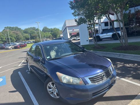 Used 2010 Honda Accord LX-P image 2