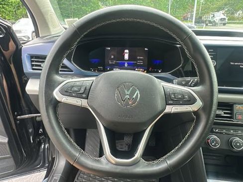Used 2022 Volkswagen Taos SE w/ Panoramic Sunroof Package FWD image 14