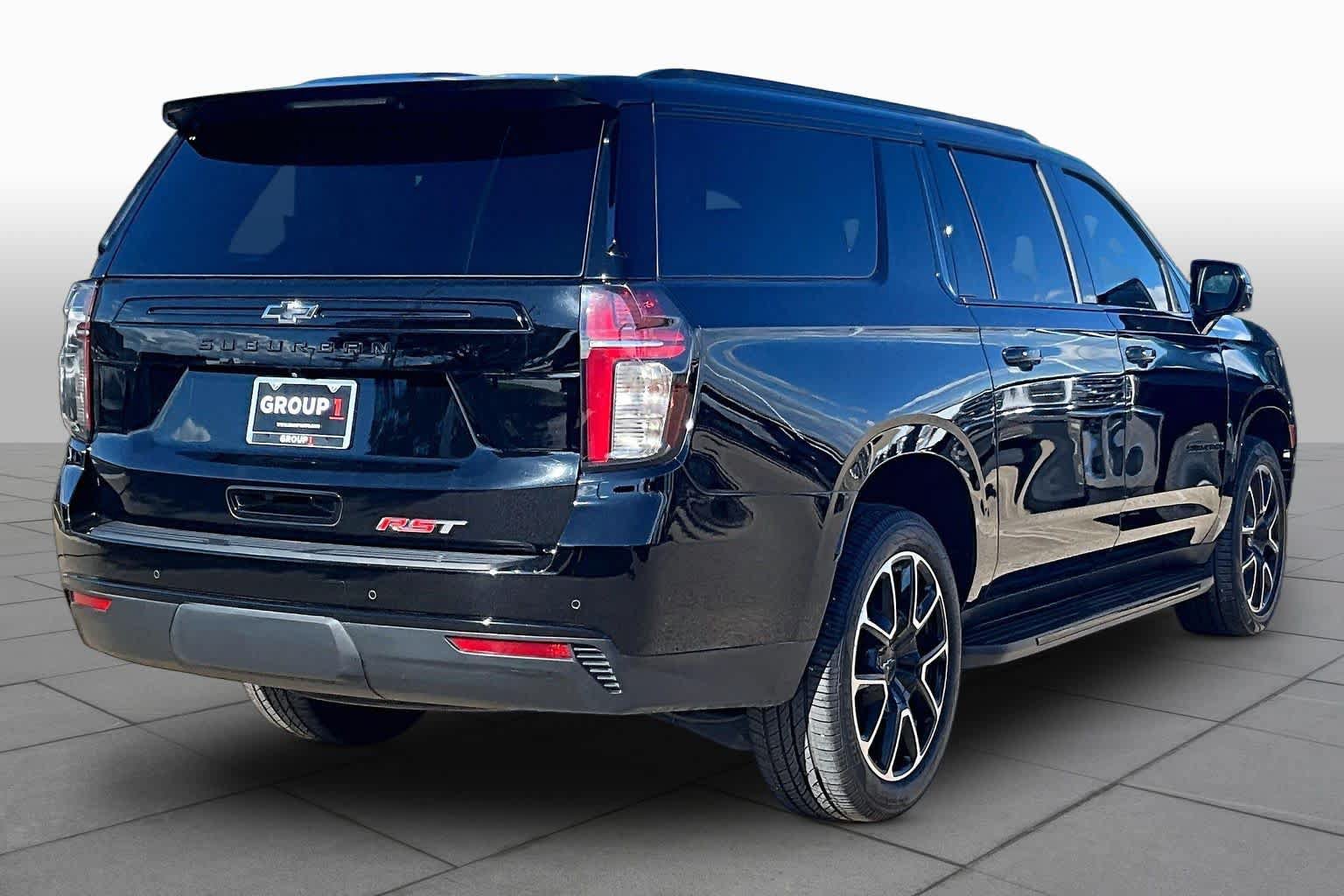 Used 2023 Chevrolet Suburban RST w/ Luxury Package AWD/4WD image 13