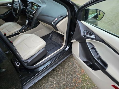 Used 2015 Ford Focus Electric Hatchback 4D w/ Exterior Protection Package image 12