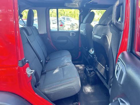 Used 2025 Jeep Wrangler Unlimited Rubicon w/ Convenience Group AWD/4WD image 13