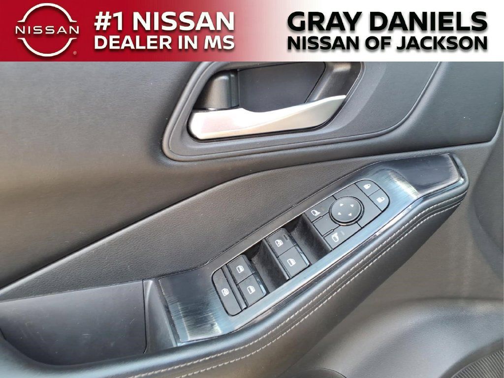 Used 2025 Nissan Rogue SV FWD image 12