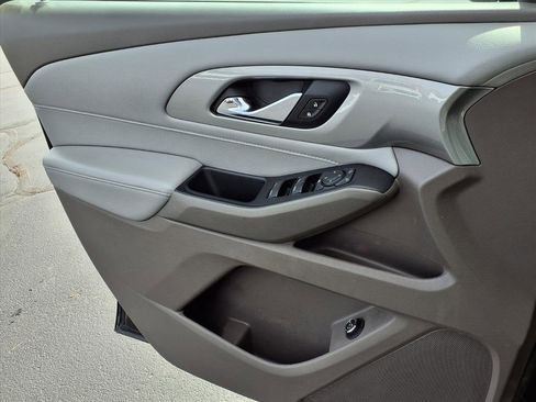 Used 2021 Chevrolet Traverse LT image 20