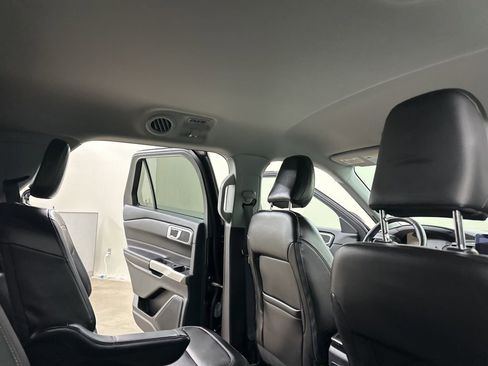 Used 2022 Ford Explorer XLT w/ Equipment Group 202A image 22