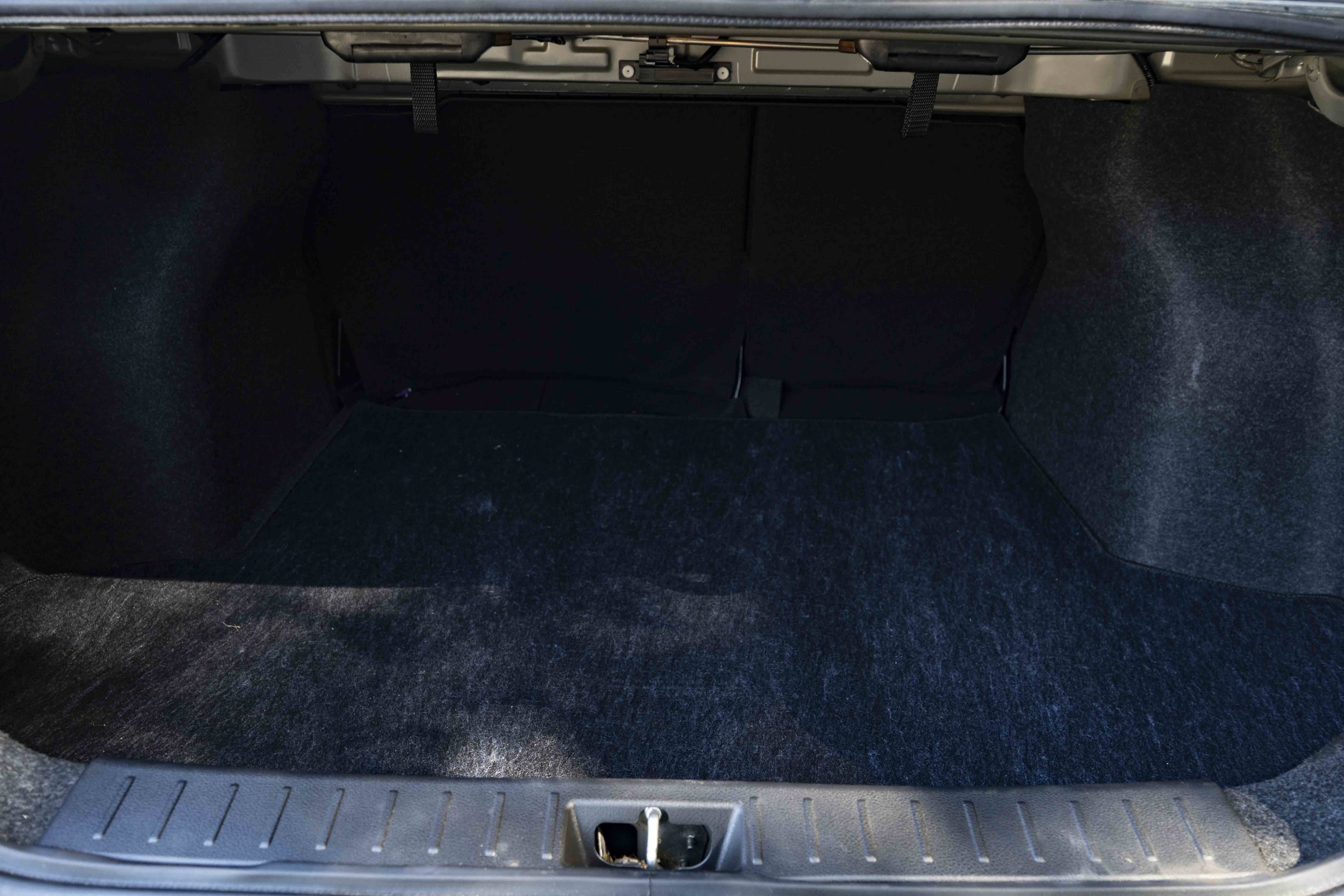 Used 2025 Nissan Versa SV w/ Trunk Package FWD image 36