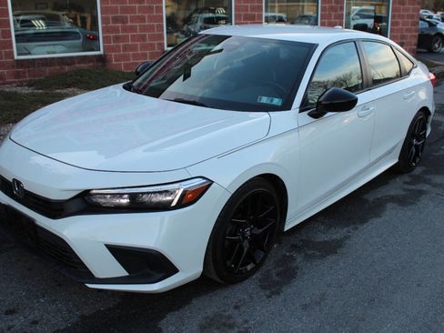 Used 2022 Honda Civic Sport image 2