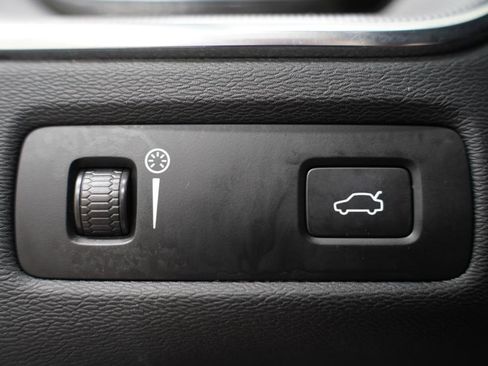 Used 2022 Volvo XC60 B5 R-Design w/ Advanced Package image 23