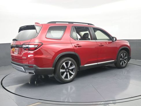 Used 2024 Honda Pilot Touring image 6