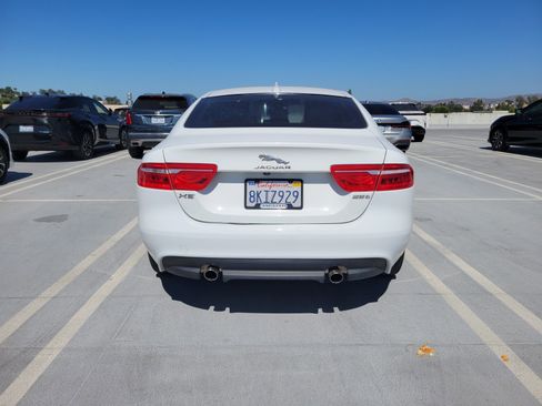Used 2018 Jaguar XE Premium RWD image 3