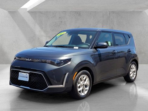 Used 2025 Kia Soul LX w/ LX Technology Package FWD image 8