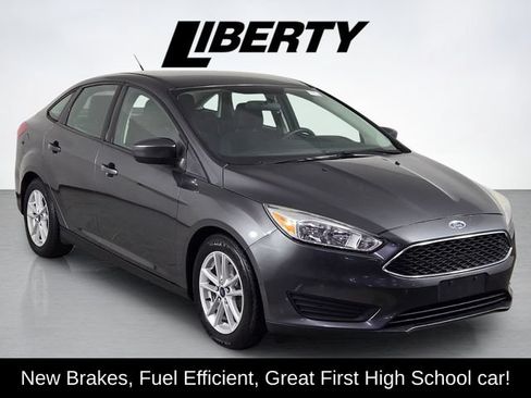 Used 2018 Ford Focus SE FWD image 1