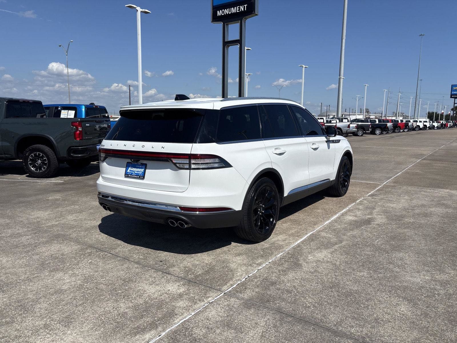 Used 2025 Lincoln Aviator Reserve w/ Luxury Package RWD image 12