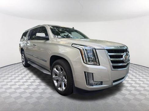 Used 2015 Cadillac Escalade ESV Luxury RWD image 3