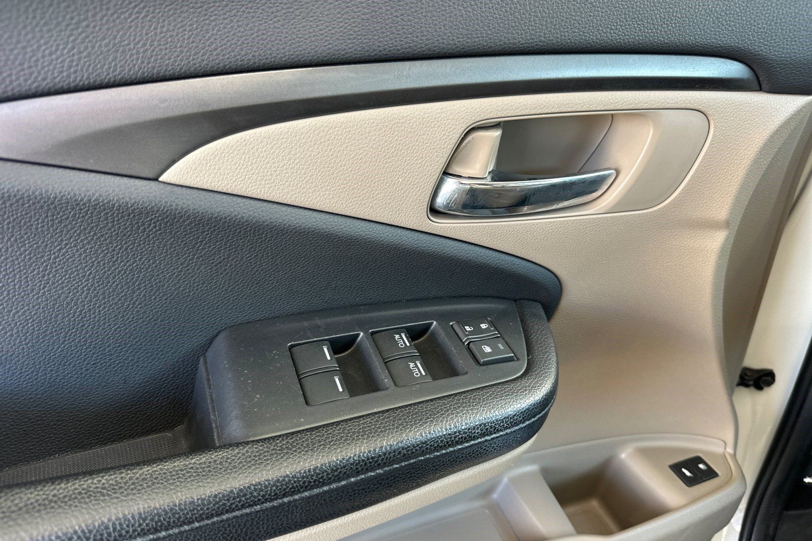 Used 2016 Honda Pilot EX-L image 12