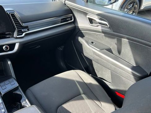 Certified 2024 Kia Sportage LX image 17