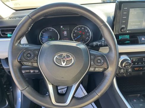 Used 2022 Toyota RAV4 XLE w/ Convenience Package image 12