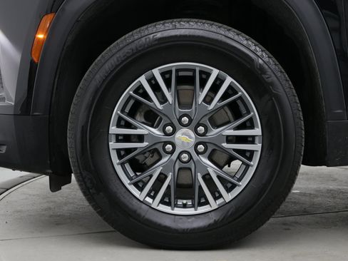 Used 2025 Chevrolet Traverse LT w/ Driver Confidence Package FWD image 7