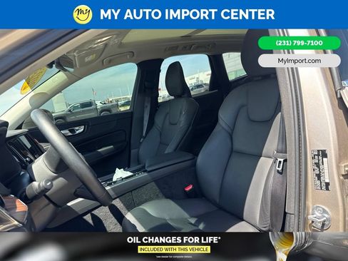 Used 2023 Volvo XC60 B5 Plus AWD/4WD image 14