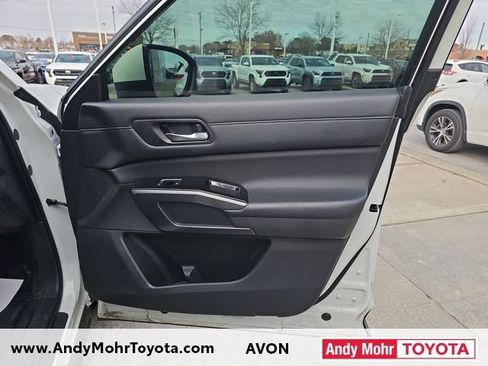 Used 2023 Nissan Pathfinder SL image 40