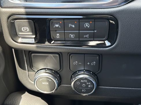 New 2026 GMC Yukon XL Denali w/ Sun & Power Step Package RWD image 11