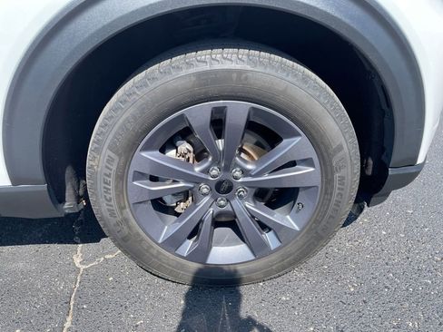 Used 2023 Ford Explorer XLT w/ Equipment Group 202A AWD/4WD image 9