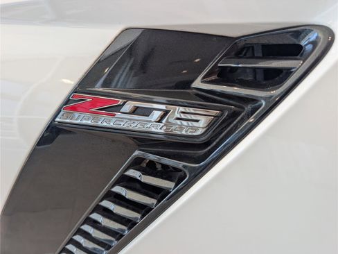 Used 2016 Chevrolet Corvette Z06 w/ 2LZ Preferred Equipment Group RWD image 10