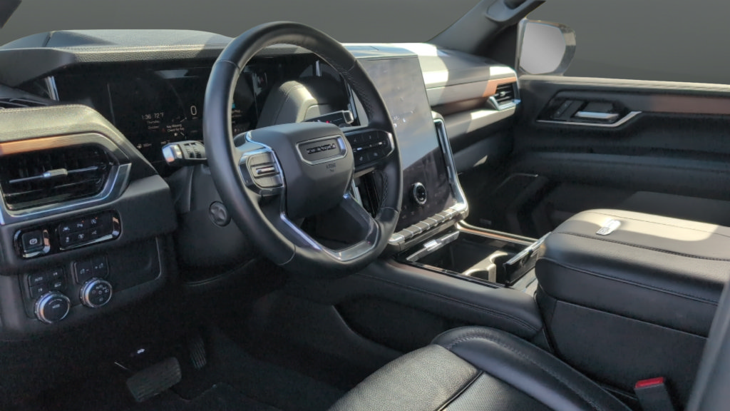 Used 2025 GMC Yukon XL Denali AWD/4WD image 9