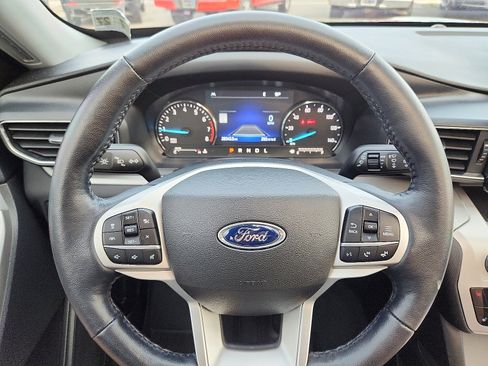 Certified 2022 Ford Explorer XLT w/ Equipment Group 202A image 22