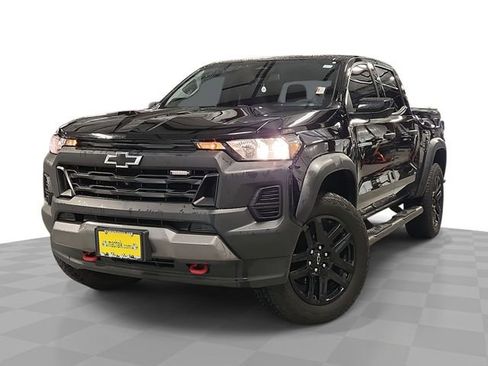 Used 2024 Chevrolet Colorado Trail Boss w/ Technology Package AWD/4WD image 1