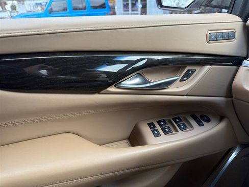 Used 2019 Cadillac Escalade Platinum image 29