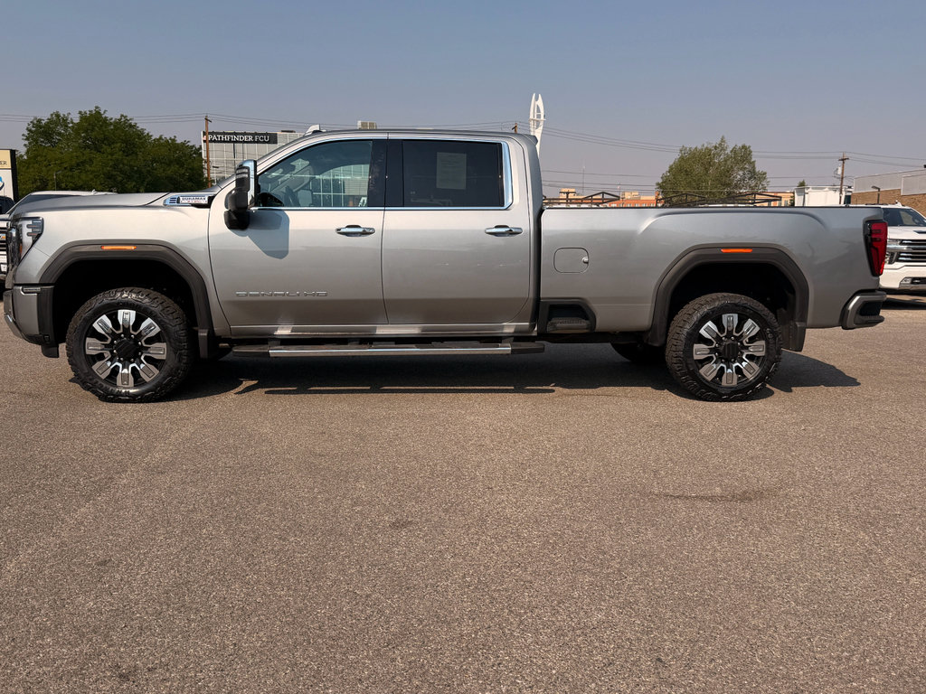 Used 2025 GMC Sierra 3500 Denali w/ Denali Reserve Package AWD/4WD image 2
