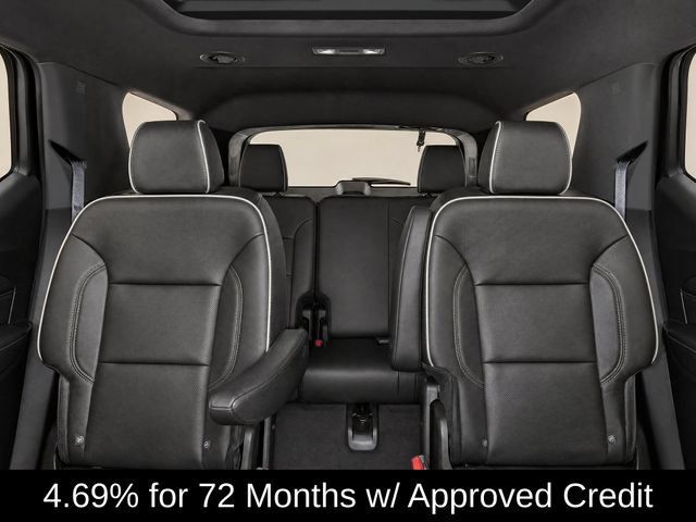 Used 2023 Chevrolet Traverse Premier FWD image 13
