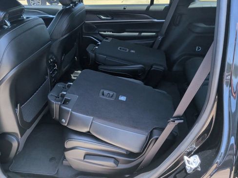 Used 2025 Jeep Grand Cherokee L Limited w/ Luxury Tech Group II RWD image 39