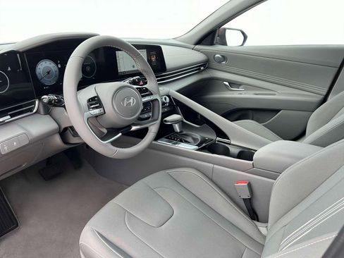 Used 2024 Hyundai Elantra SEL w/ Convenience Package image 21