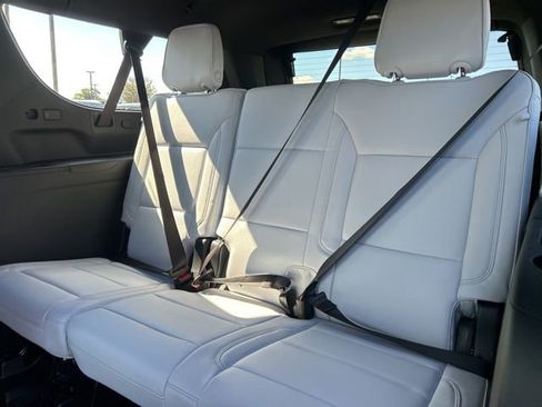 New 2026 Chevrolet Suburban Premier image 30