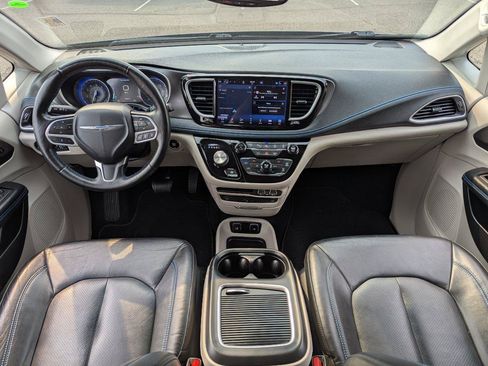 Used 2021 Chrysler Pacifica Touring-L w/ Uconnect Theater Family Group AWD/4WD image 27