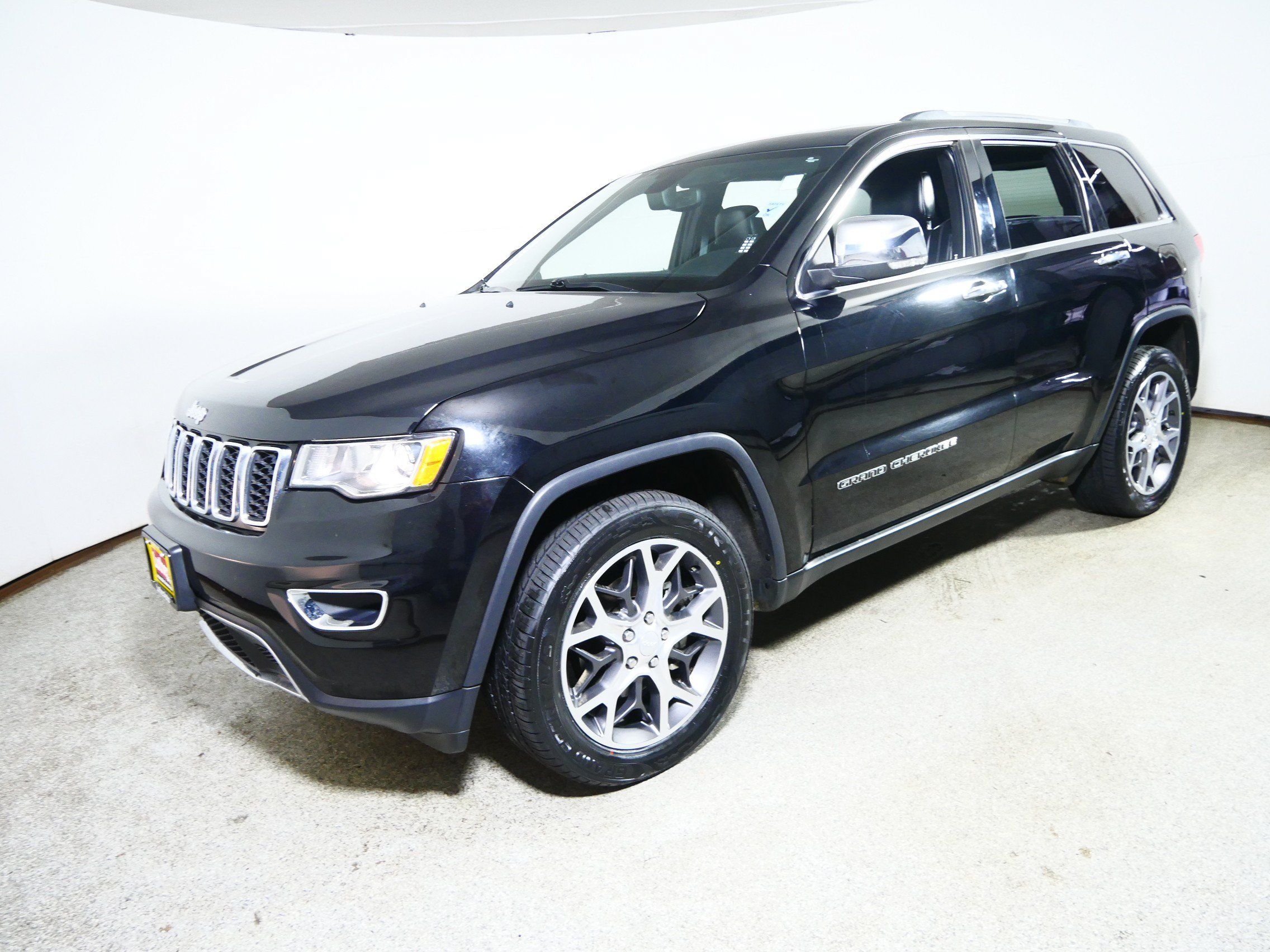 Used 2019 Jeep Grand Cherokee Limited w/ Trailer Tow Group IV AWD/4WD image 3