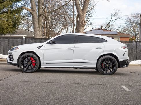 Used 2022 Lamborghini Urus image 14