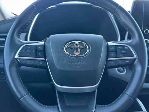 Certified 2024 Toyota Highlander XLE image 23