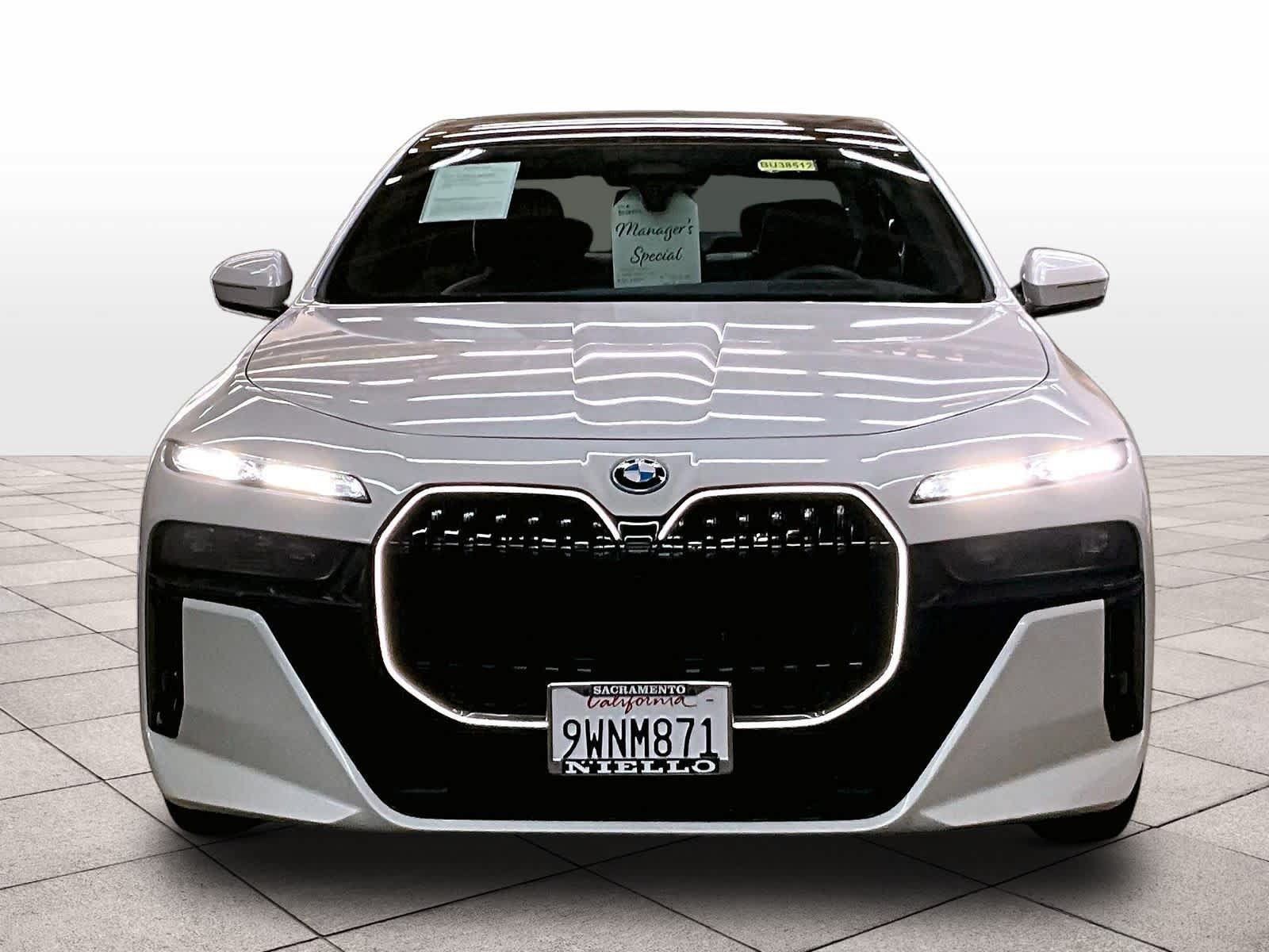 Used 2026 BMW 750e xDrive w/ Executive Package AWD/4WD image 3