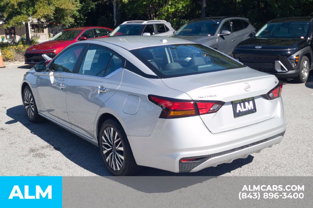 Used 2024 Nissan Altima 2.5 SV FWD image 9