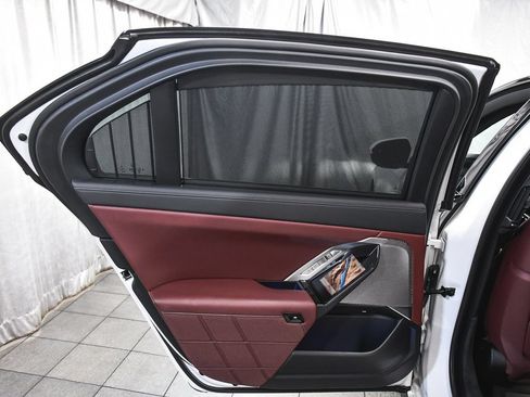 Used 2023 BMW 760i xDrive AWD/4WD image 14