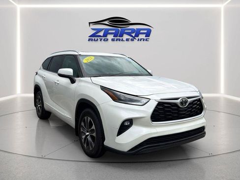 Used 2021 Toyota Highlander XLE AWD/4WD image 9