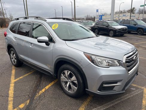 Used 2019 Subaru Ascent Premium image 3
