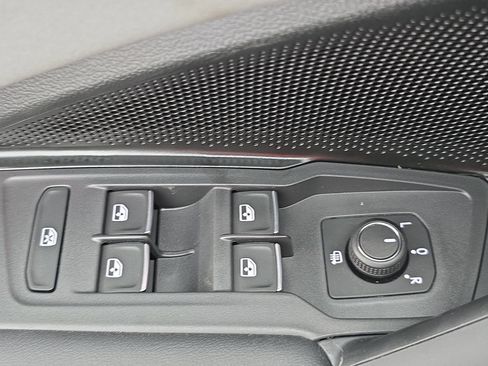 New 2026 Volkswagen Tiguan SE R-Line FWD image 28