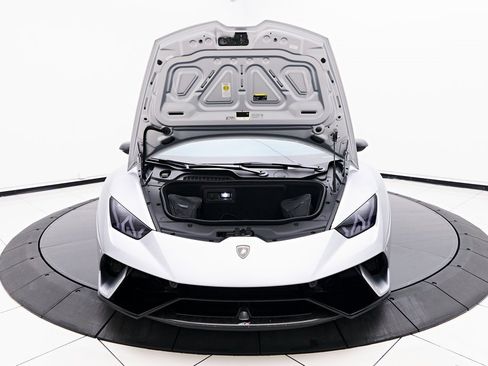 Used 2018 Lamborghini Huracan Performante image 20