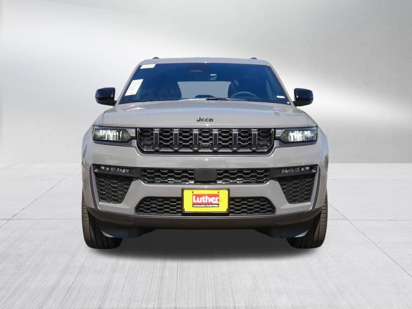 New 2027 Jeep Grand Cherokee Limited AWD/4WD image 2