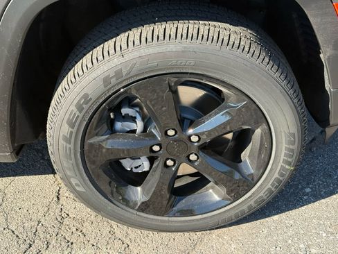 New 2025 Jeep Grand Cherokee L Laredo image 38