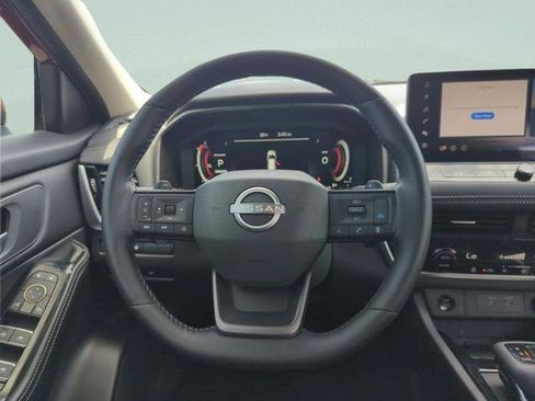 Certified 2025 Nissan Rogue SL FWD image 22